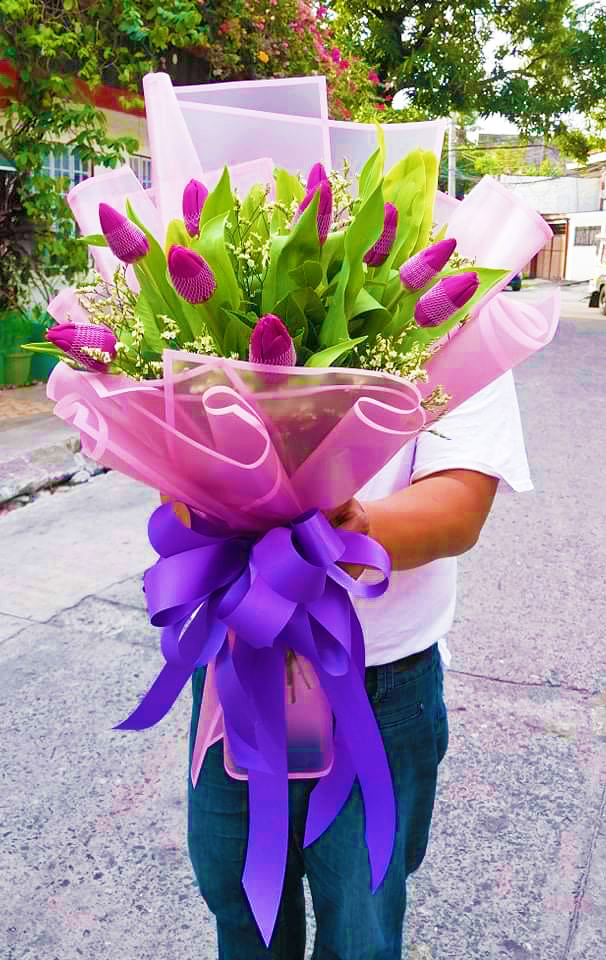 Tulips - 1 dozen Royalty