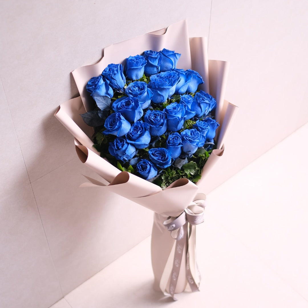 Imported Royal in Blue (Cream wrapp) 25 stems
