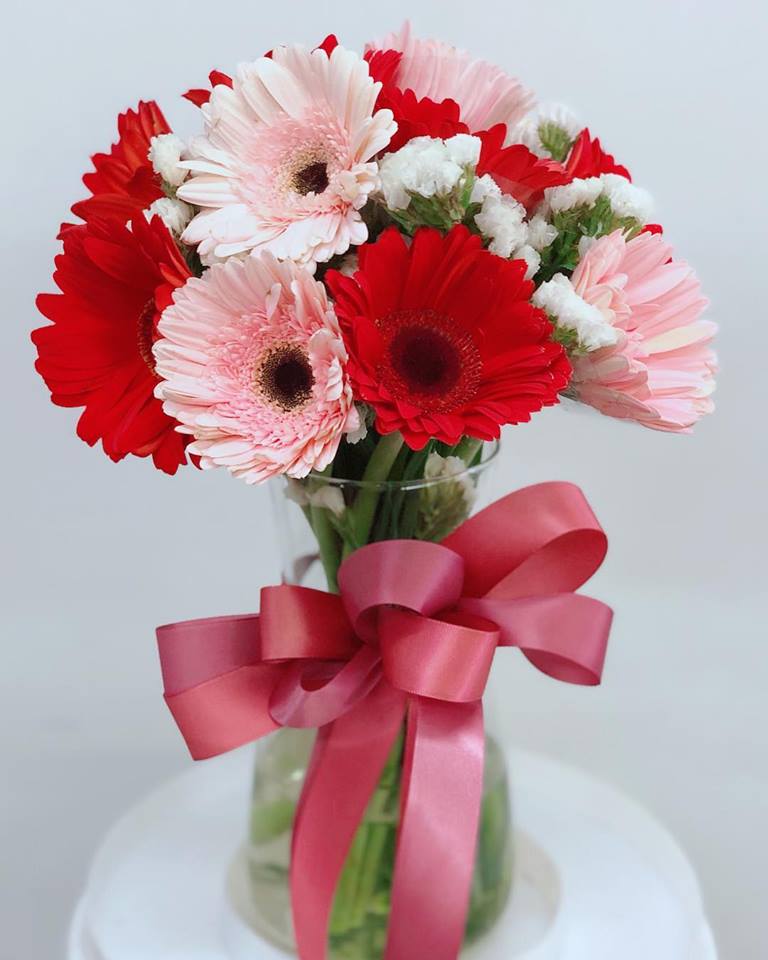 Vase - of Daisy in Love