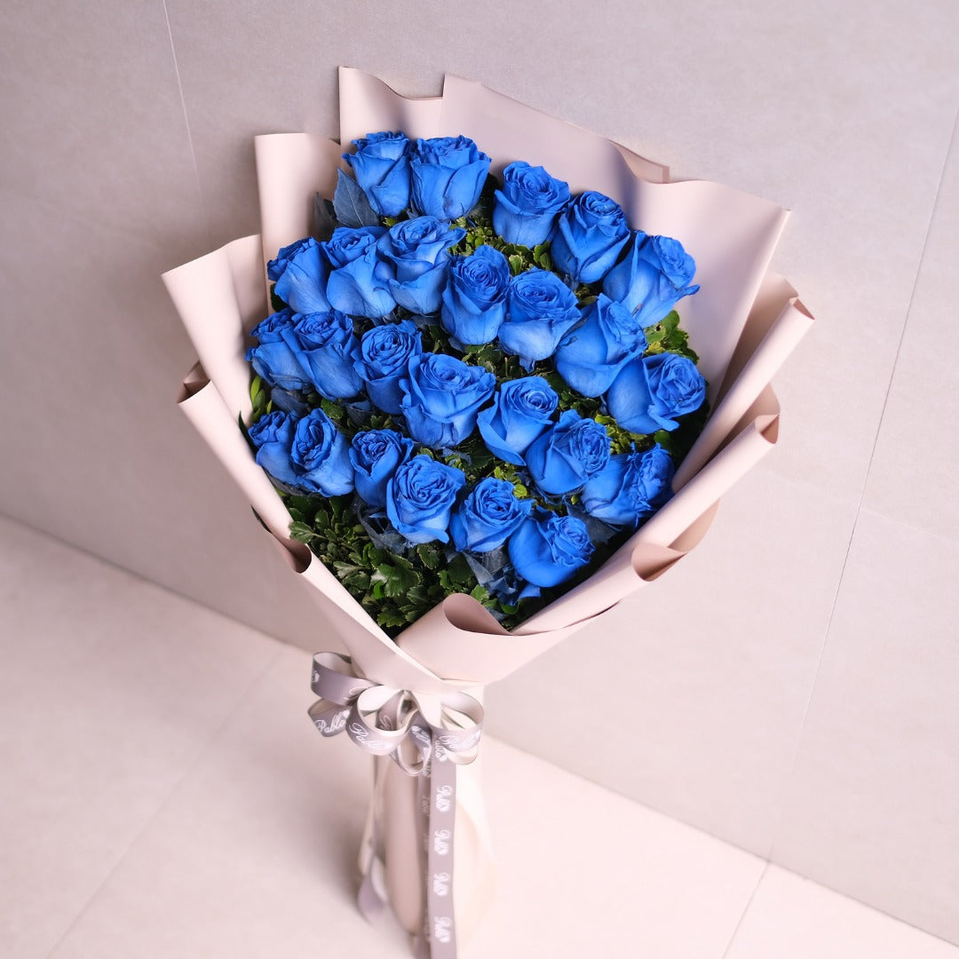 Imported Royal in Blue (Cream wrapp) 25 stems