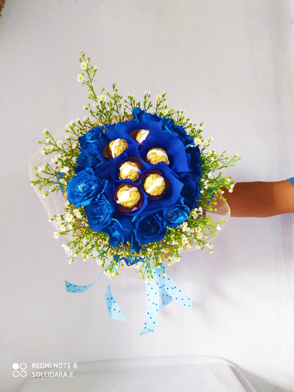 Chocolate Bouquet - Blue and Slay 6 ferrero