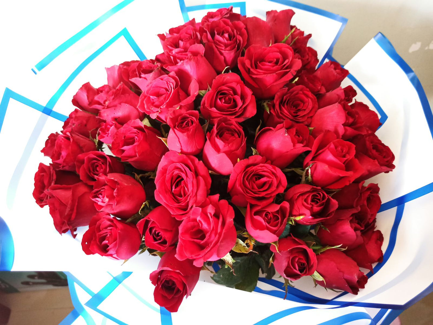 Giant - 5 dozen - 60 Stems White Radiant