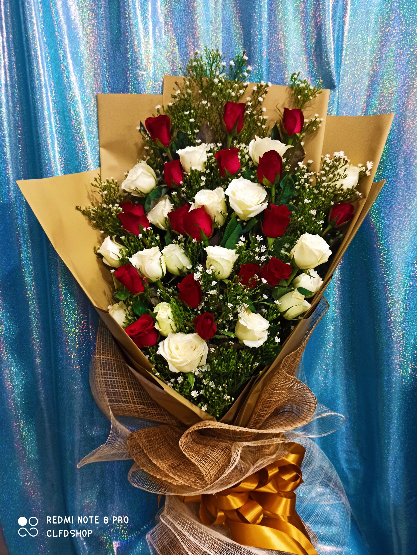 Giant - 3 dozen Red and White Mix
