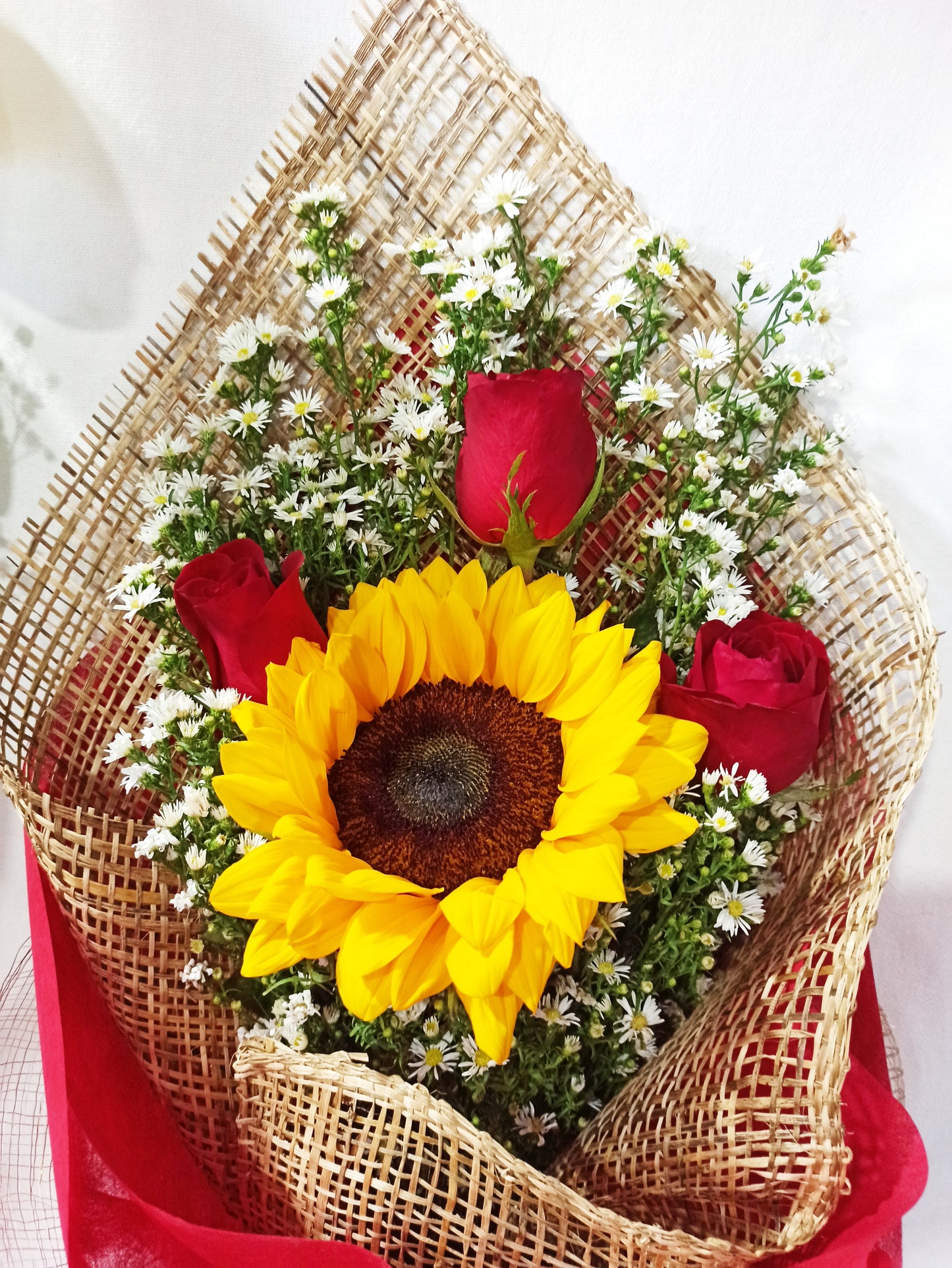 SUNFLOWER - 3 rose 1 center sunflower (red)