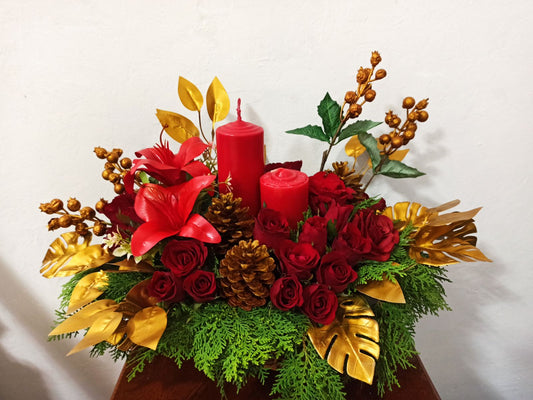 Candlelit Christmas Centerpiece Table