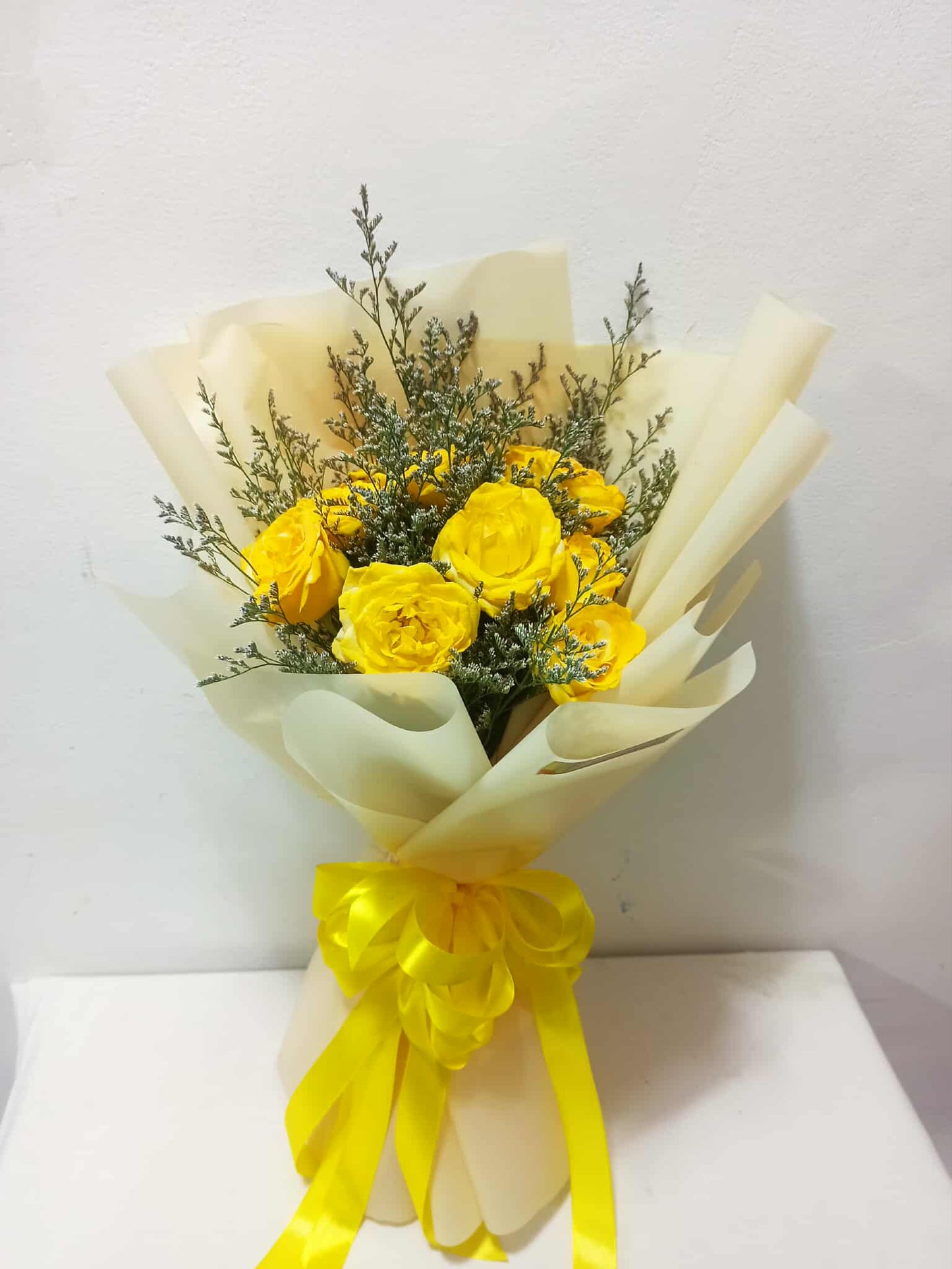 1 dozen - Yellow spray vibes