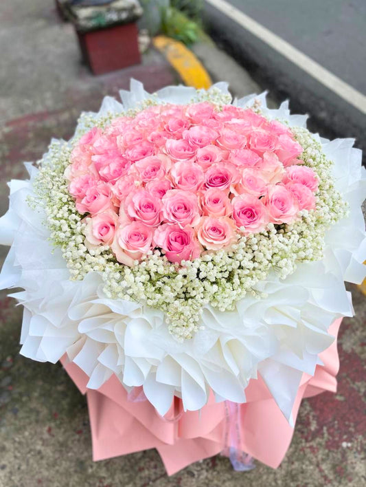 Blushing Grandeur – 50 Roses