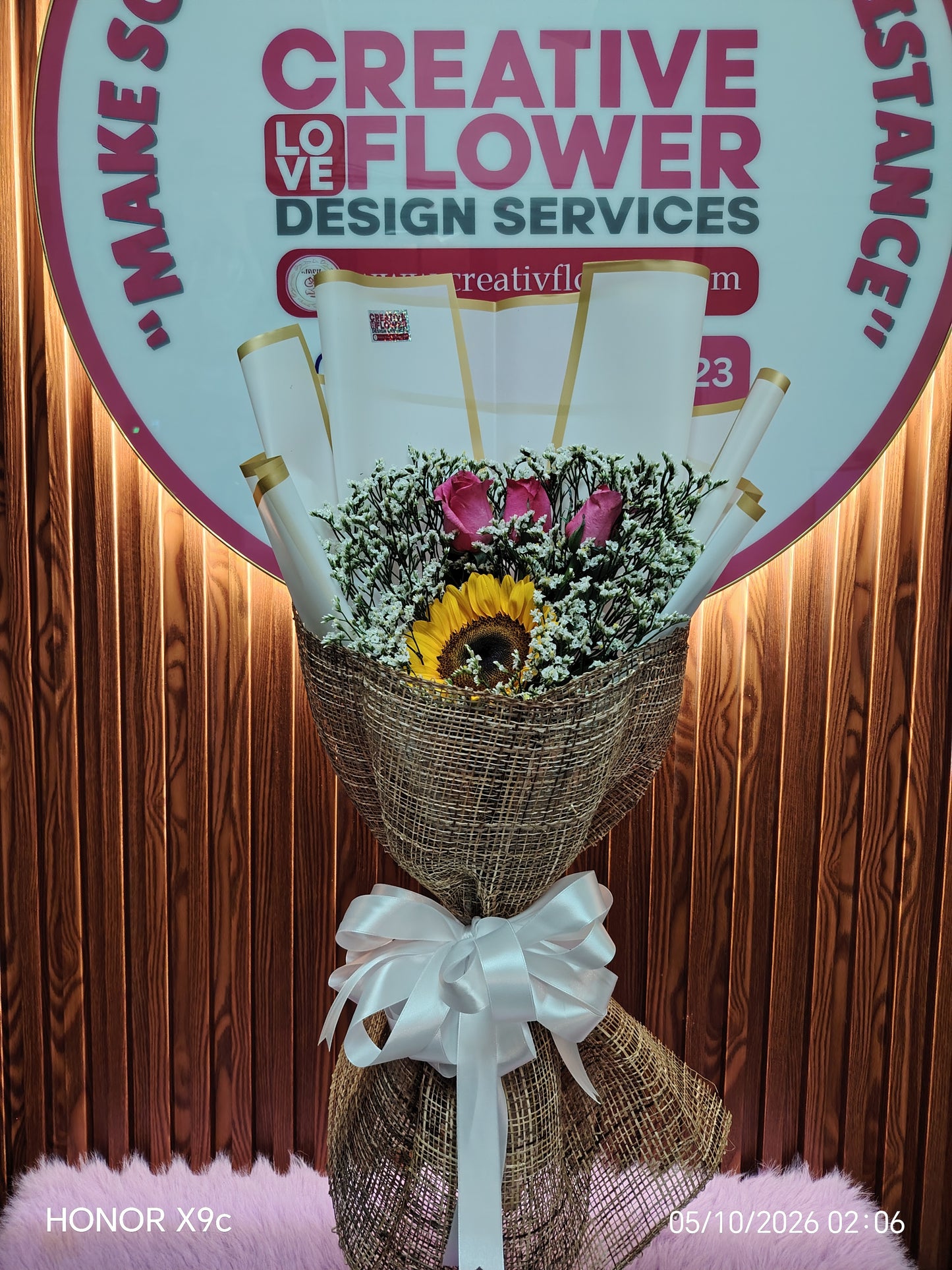 SUNFLOWER - CRUSH CENTER OF ATTRACTION
