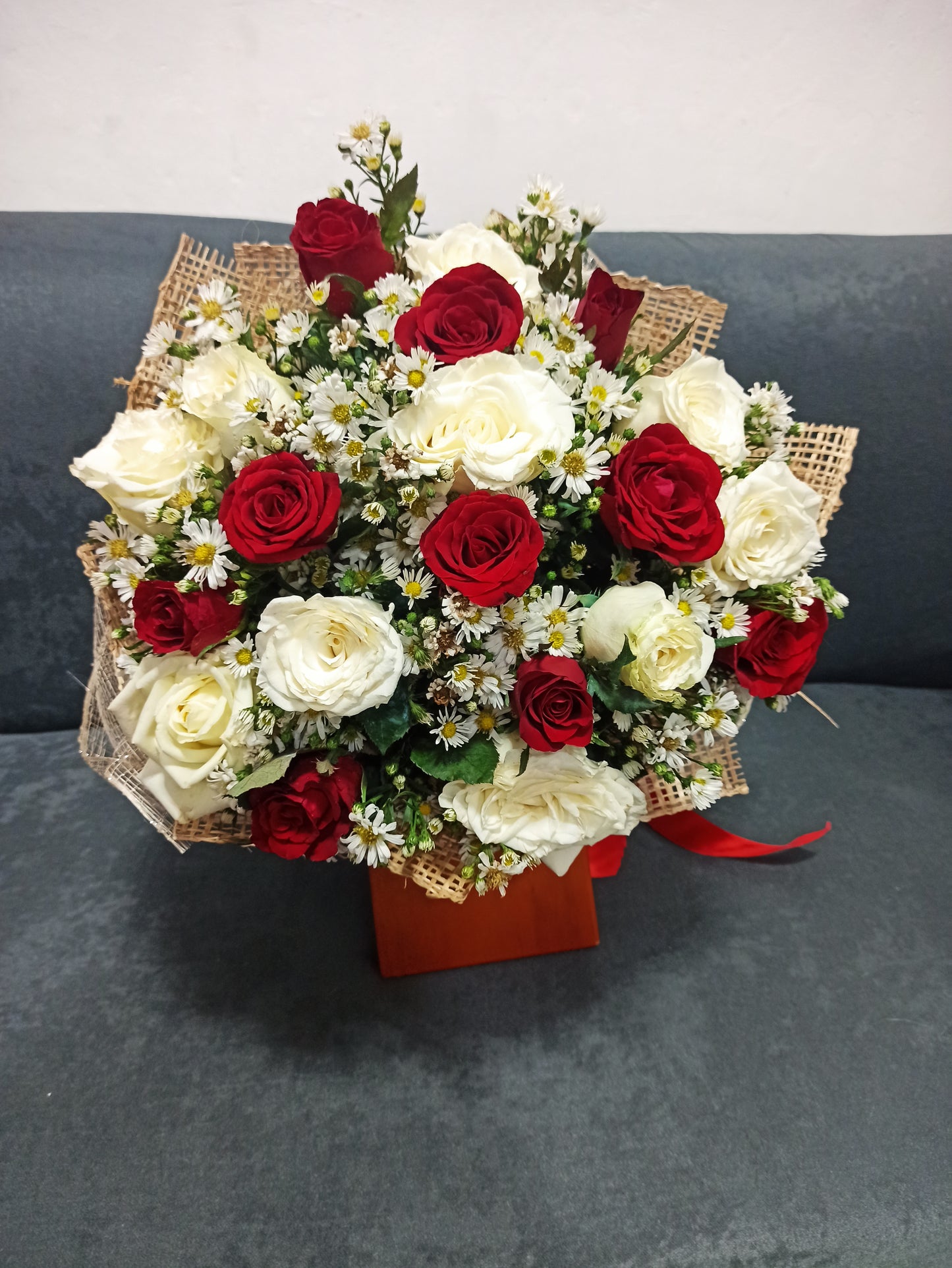 20 Roses Mix of Red and White