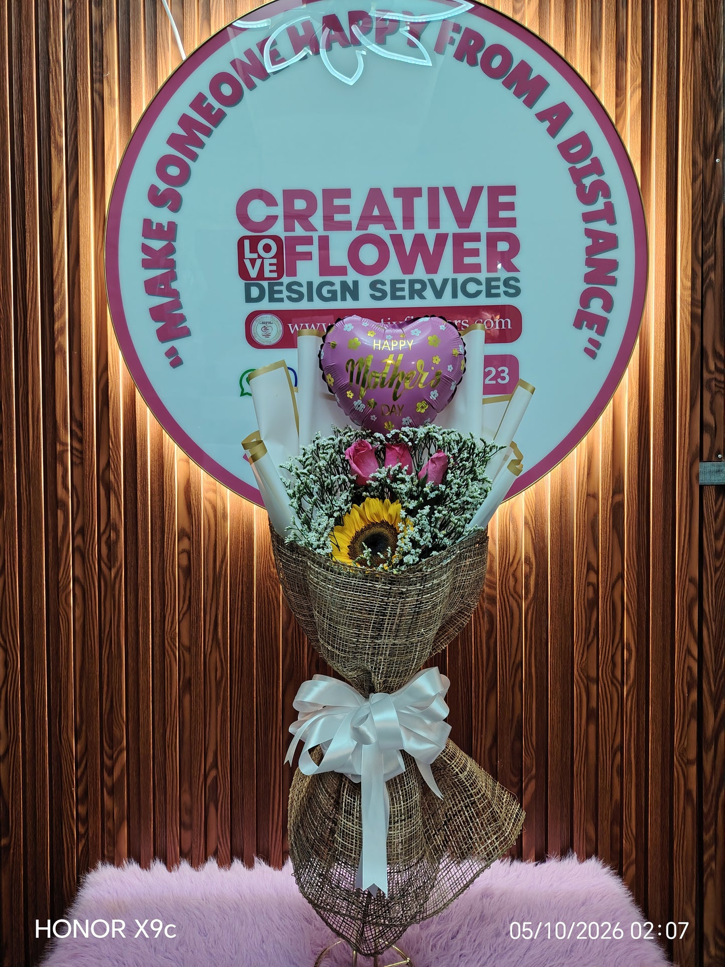 SUNFLOWER - CRUSH CENTER OF ATTRACTION