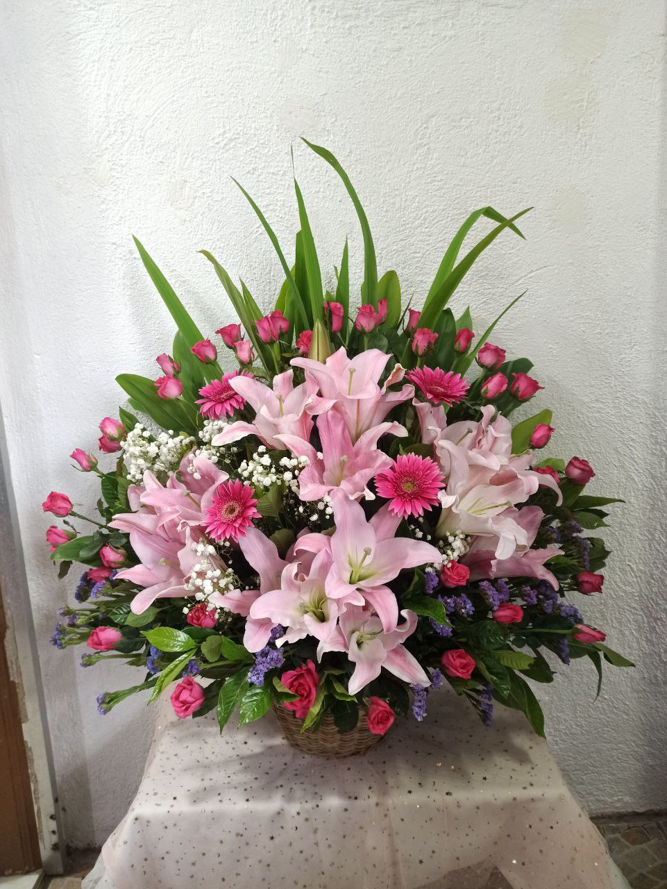 PINK CENTER PIECE FLOWER ARRANGEMENT